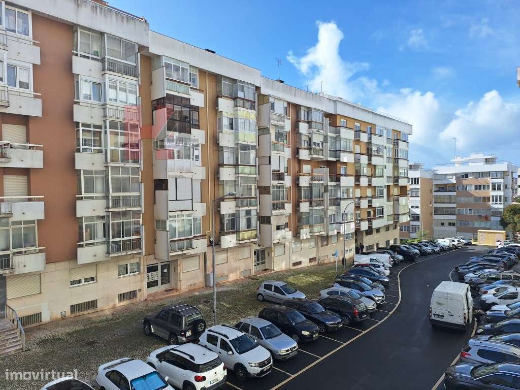 Apartamento T2 totalmente remodelado em Oeiras próximo da praia-32