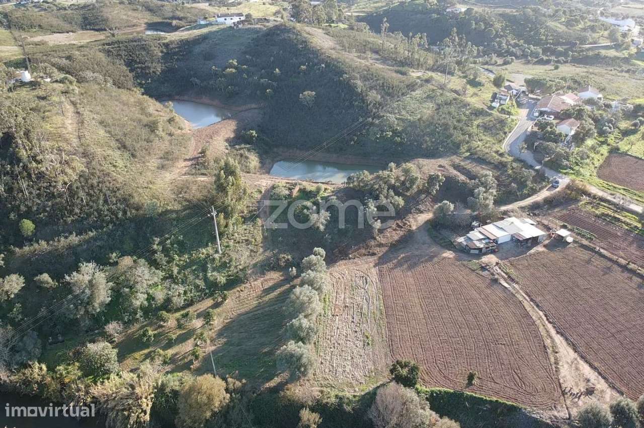 Ruína para recuperar em Ribeira de Arade, Messines + terreno - Grande imagem: 1/23