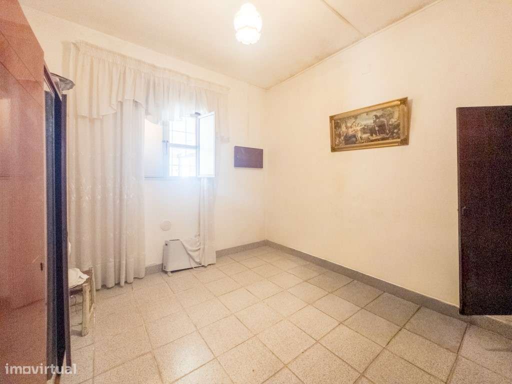 Terreno Industrial de 7.800 m² com Moradia, Garagem e Armazéns - Op... - Grande imagem: 3/17