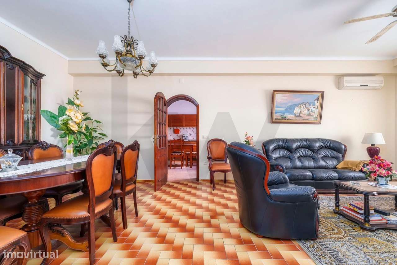 Apartamento T3 com espaço exterior no centro de Vila Real de Santo Ant-18