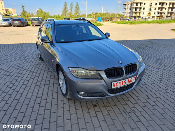 BMW Seria 3 318i - 4