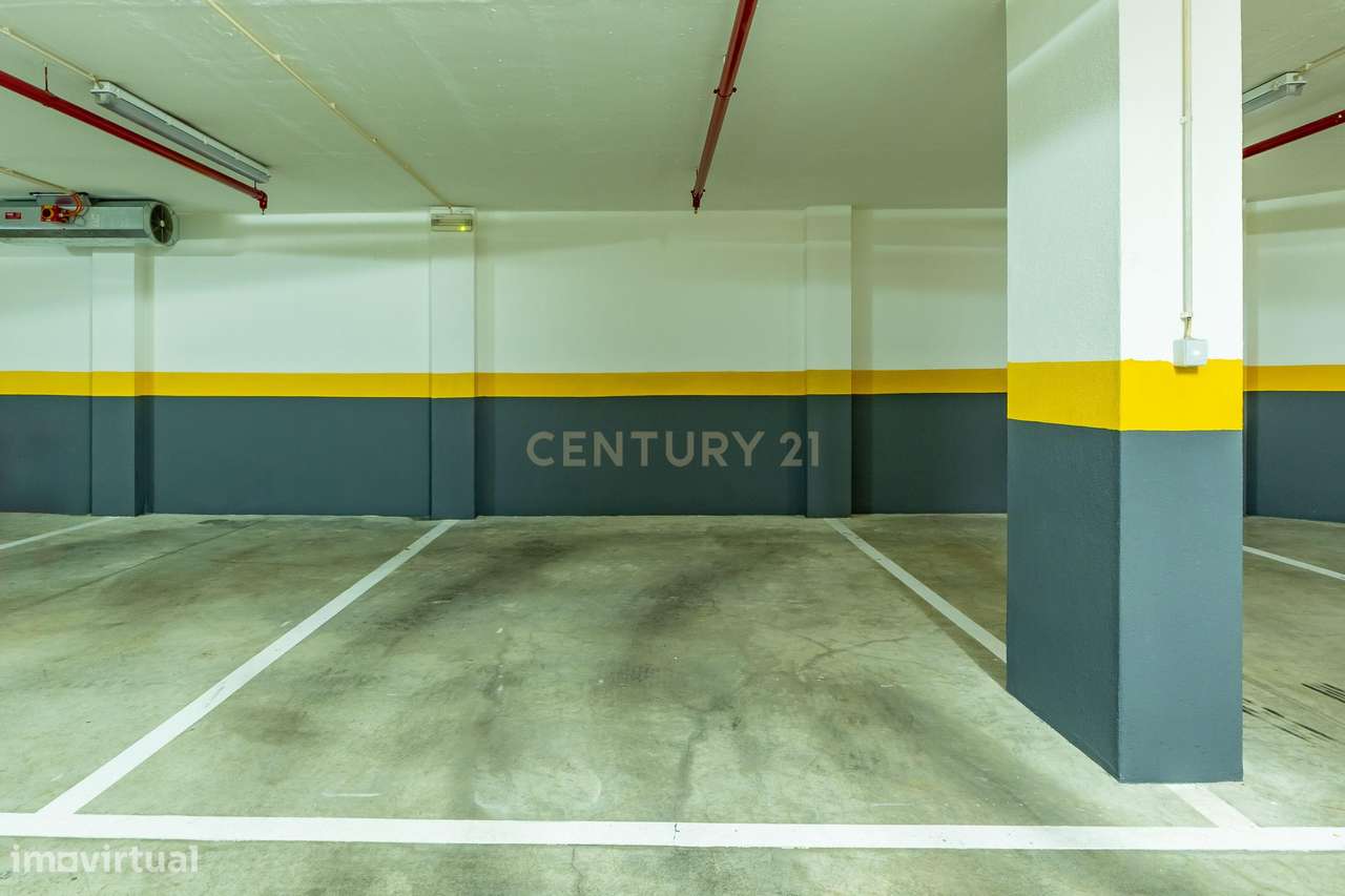 T2 na Urbanização do Neudel em excelente estado.-25