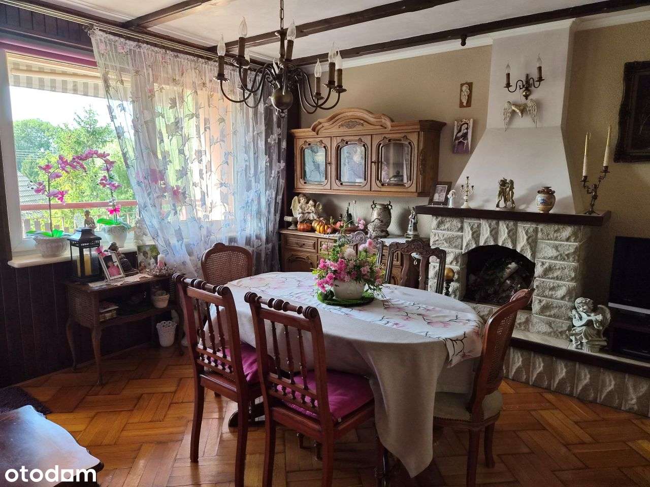 Klasyczna elegancja, dużo przestrzeni i gotowe do zamieszkania!-13