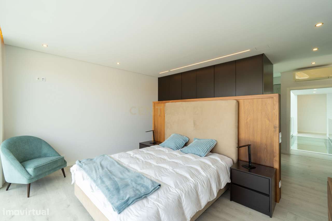 Moradia Contemporânea T3+2 | Zona Premium - Montenegro, Faro-13