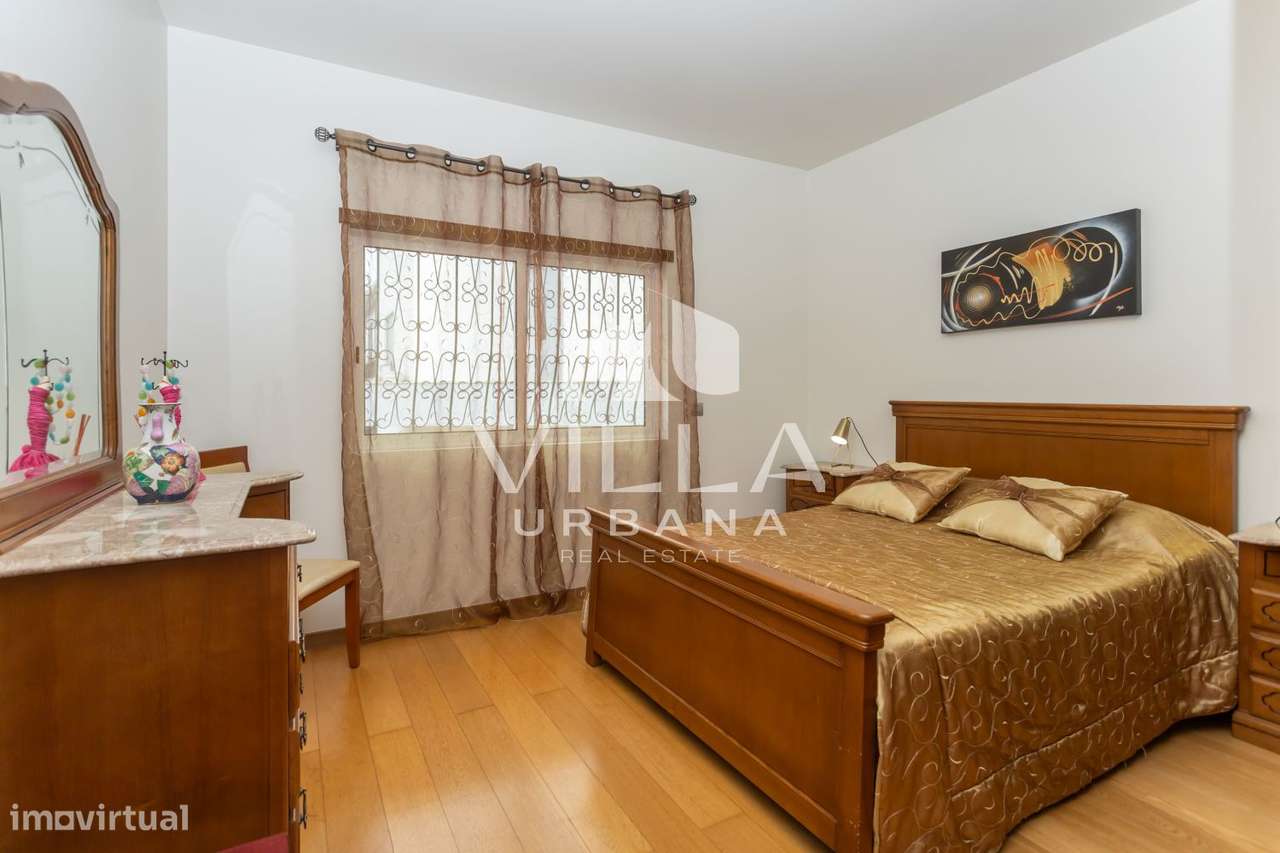 Moradia T3 +1 com Garagem localizada numa zona tranquila em Belverde-33