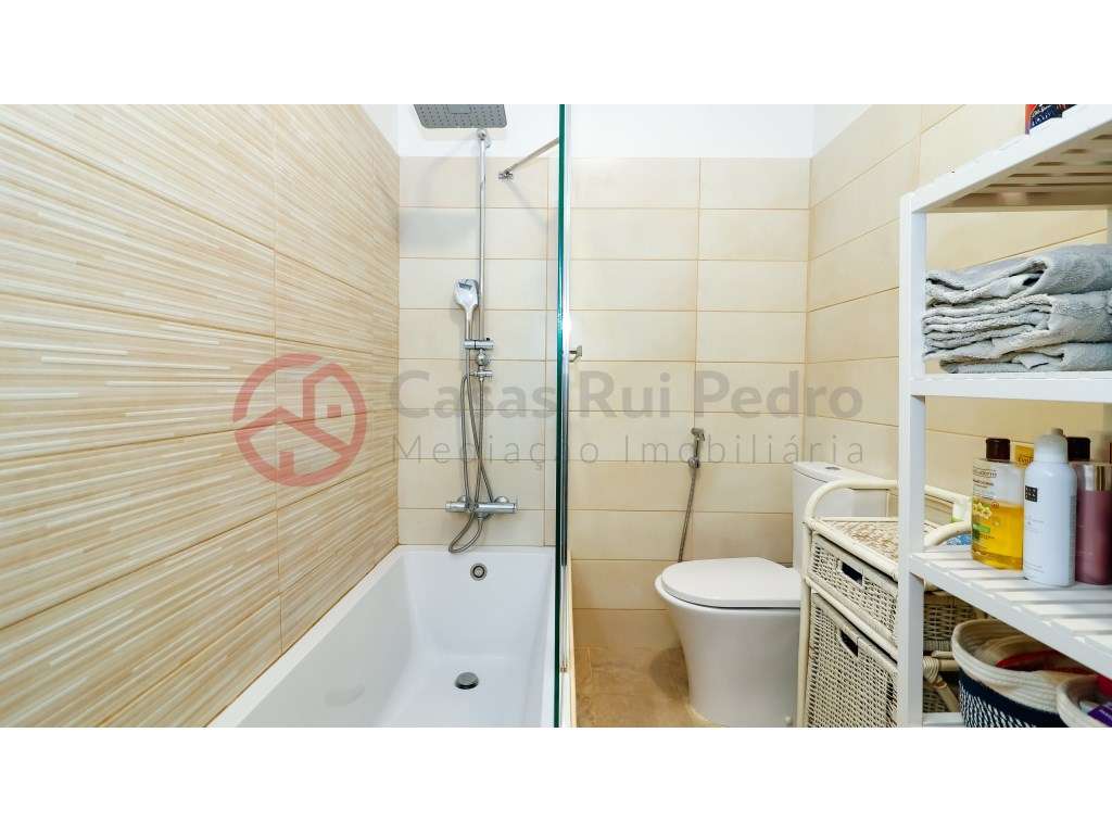 Apartamento remodelado T3 em prédio com elevador na Quinta do Rouxi...-17