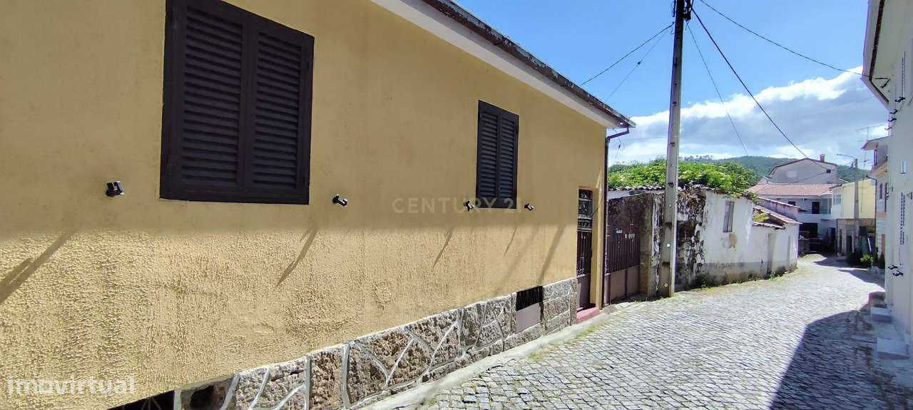 Casa geminada de dois pisos com reabilitação parcial em Vidago / Chave - Grande imagem: 2/22