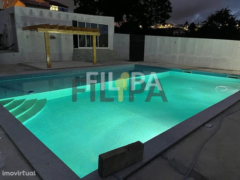 Moradia V3 com piscina e Jardim com anexos