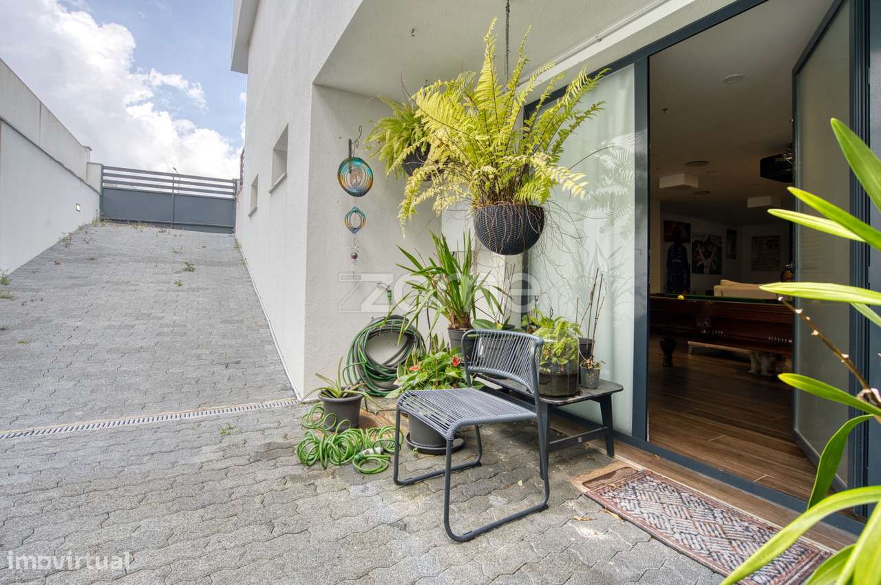 Moradia T4 com Jardim na Ramada-40