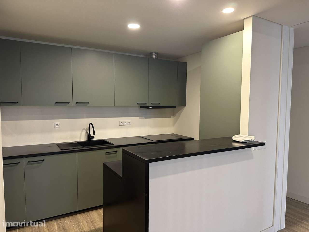 Apartamento T2 totalmente remodelado, com pátio interior - Lapa Porto-4