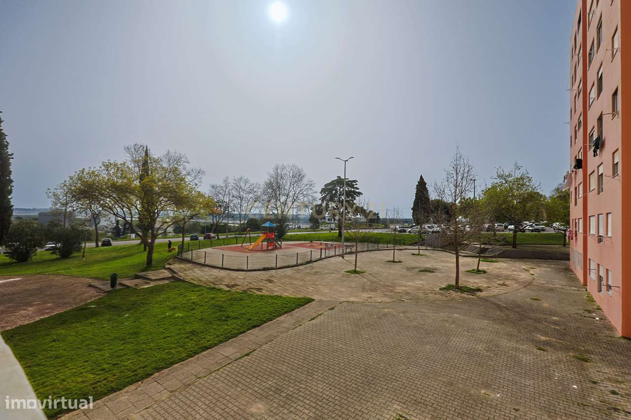 Apartamento T2 Renovado em Corroios, Seixal-15