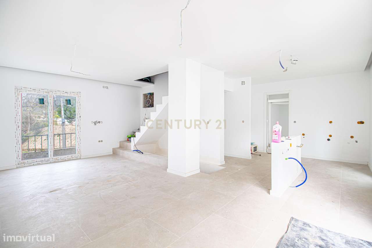 Moradia V4 Moderna com Jardim e Garagem, em Zona Privilegiada de Torre - Grande imagem: 4/33