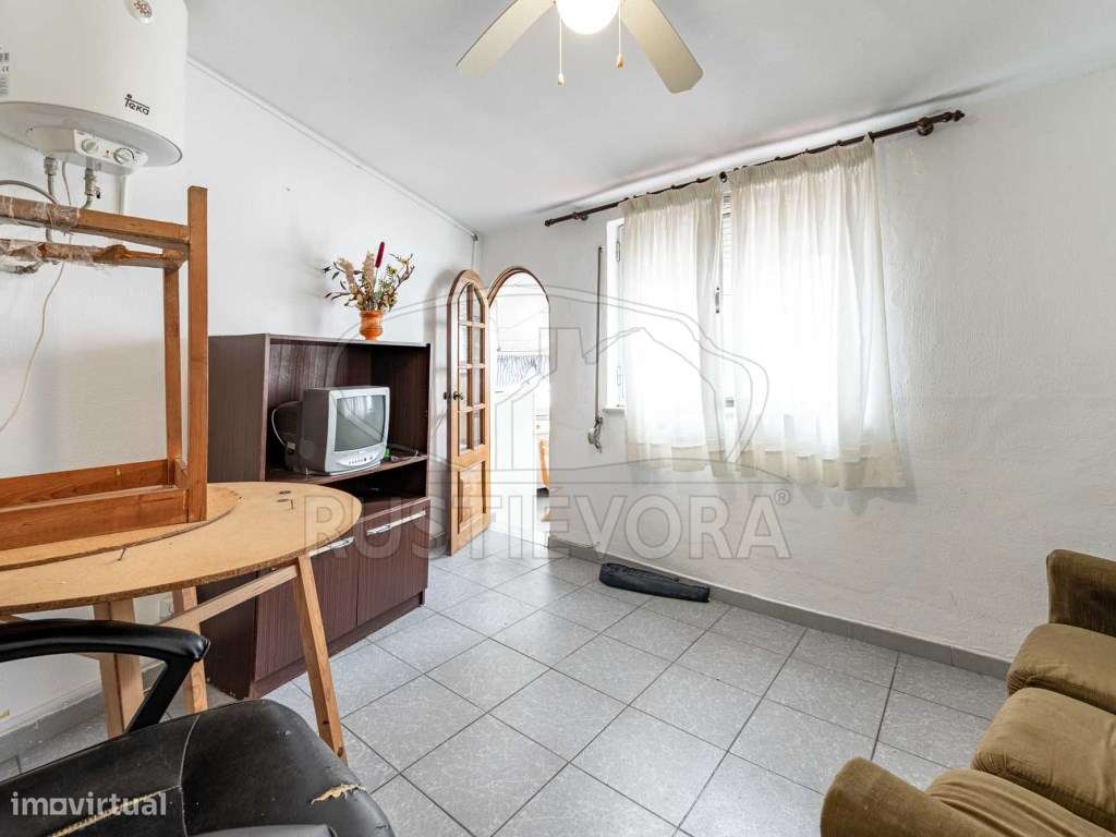 Moradia Unifamiliar T4 no Centro Histórico da Cidade - Potencial de...-10