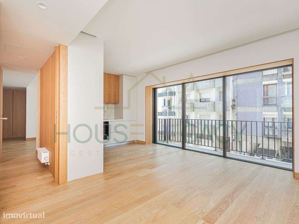 Apartamento T2 na Baixa - Rua de Camões-1