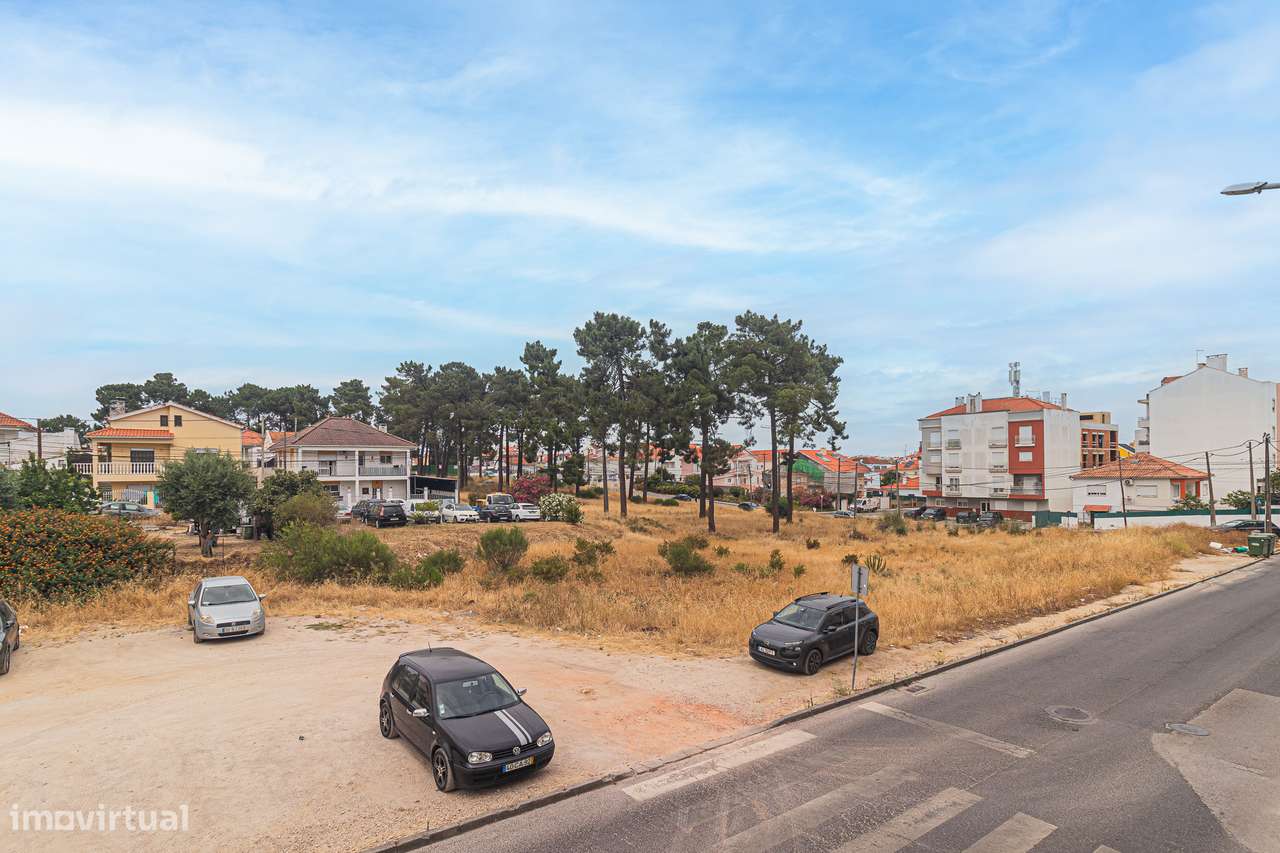 Apartamento num Primeiro Andar na Quinta do Conde-24