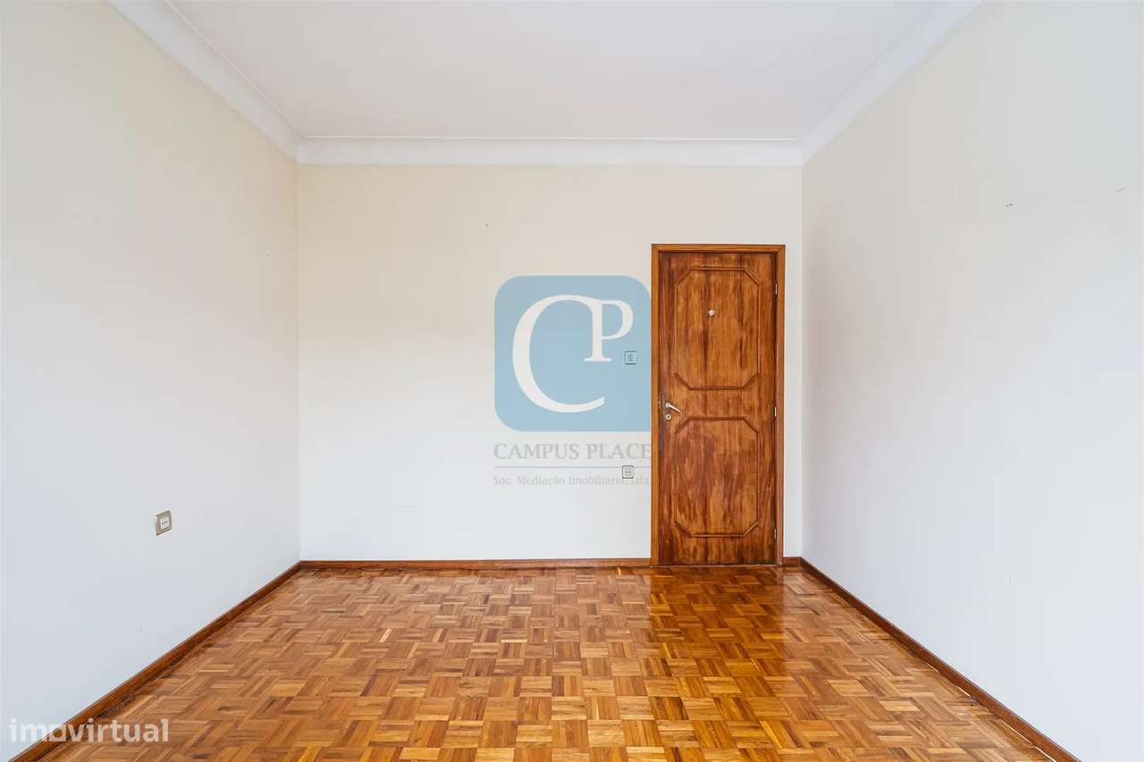 Moradia com dois apartamentos independentes em Vila Nova de Gaia - Grande imagem: 3/42