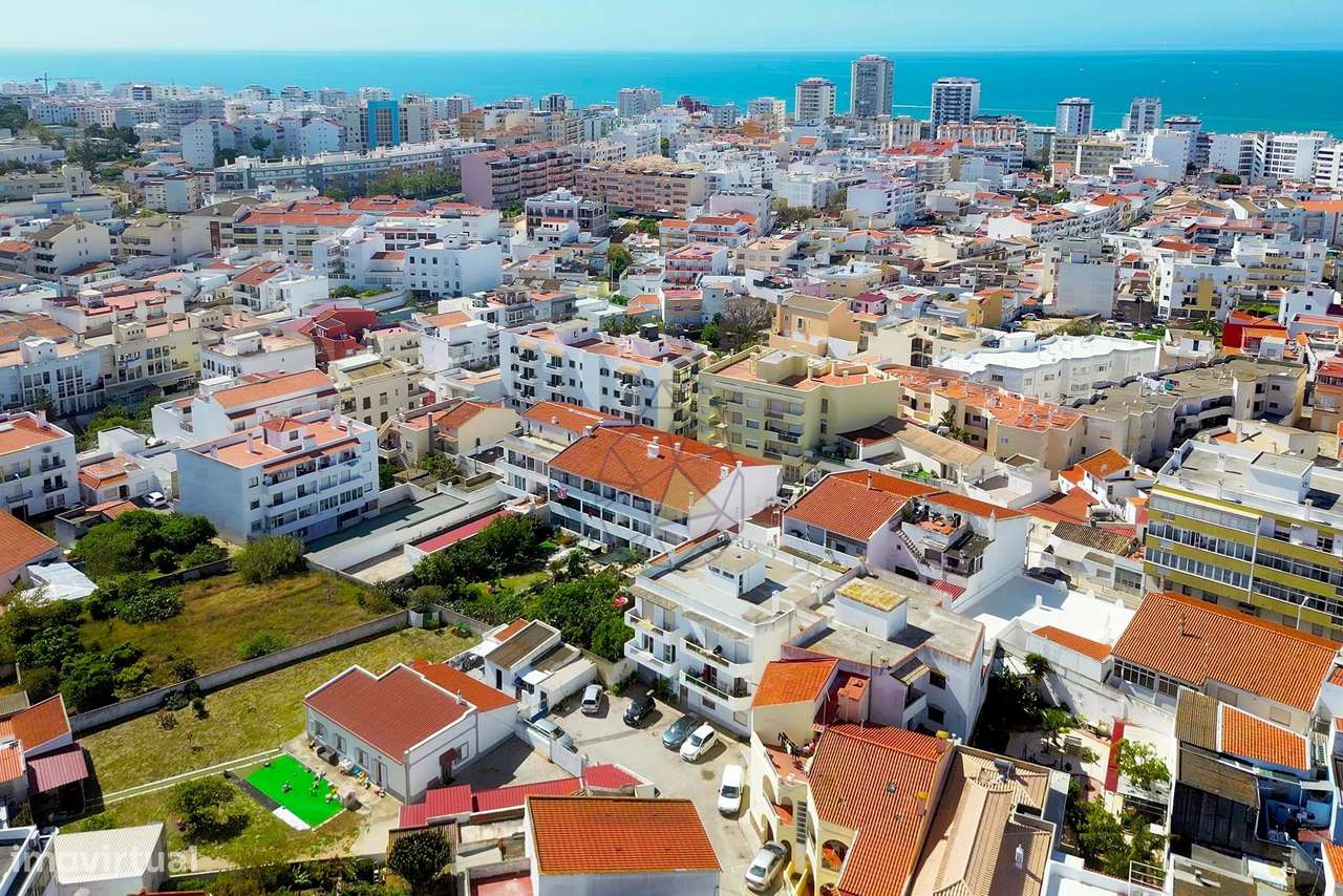 Apartamento Renovado com 2 Suites e Varandas, no Centro de Quarteira - Grande imagem: 5/36