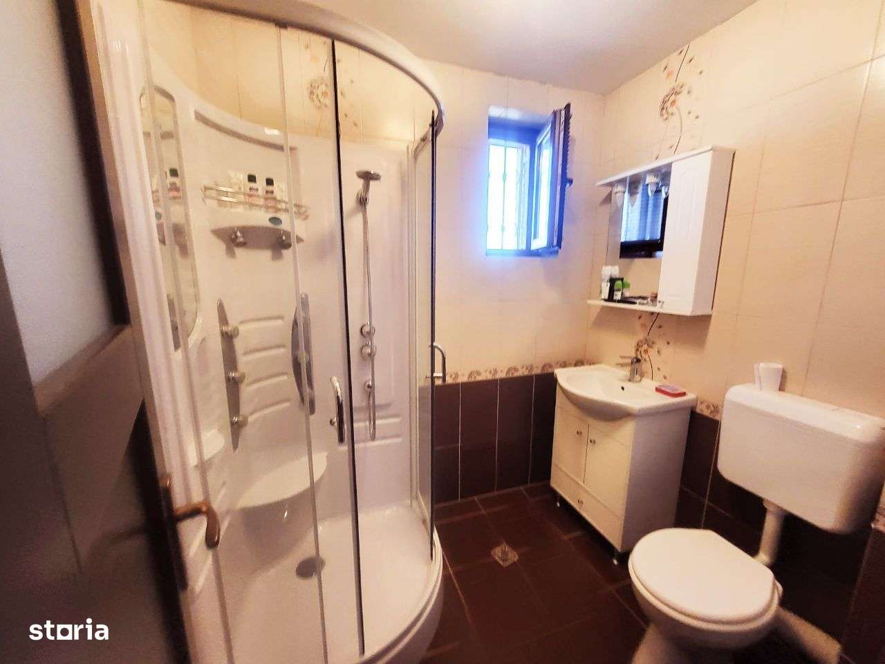 Vila de vanzare , superba ,din busteni si piatra ! - Imagine principală: 4/10