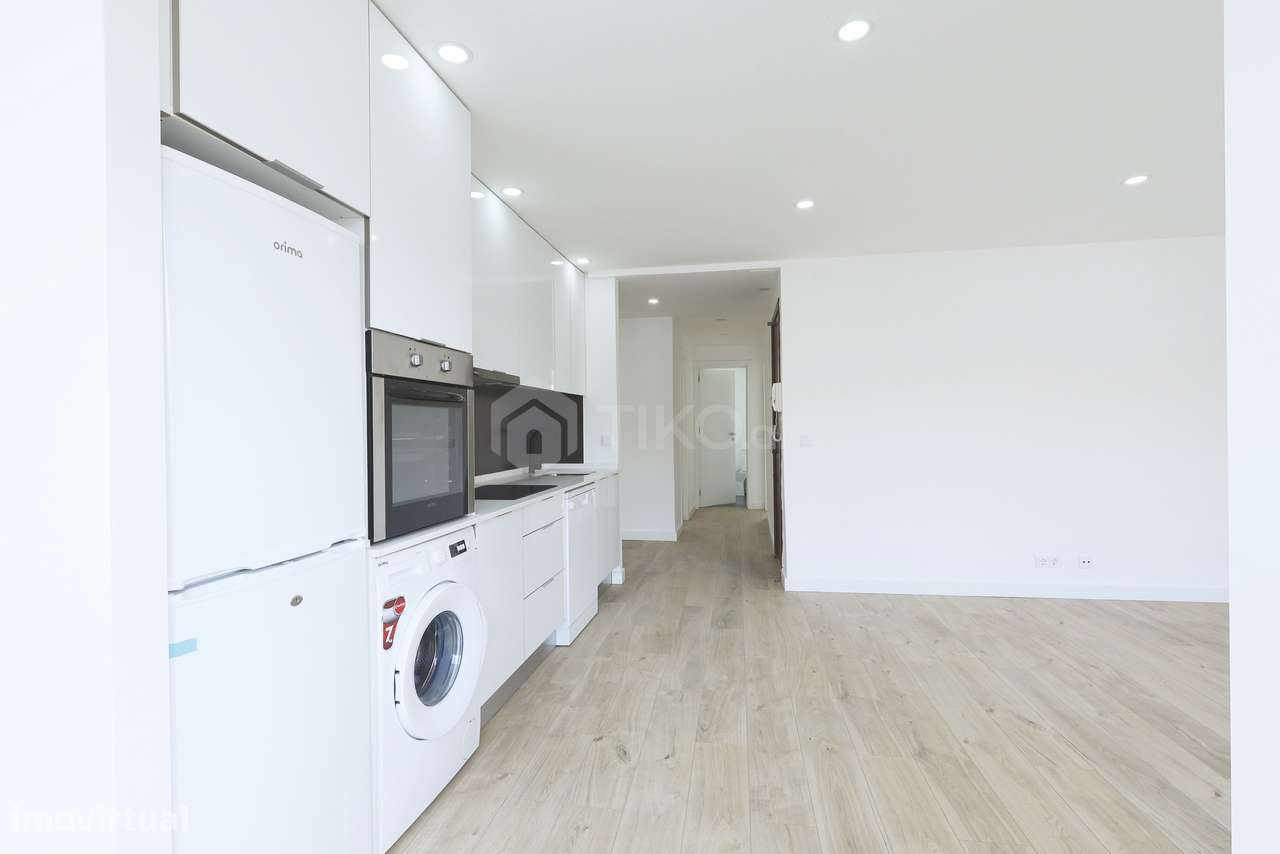 T3 Totalmente remodelado em Alverca – Pronto a habitar | Excelente loc-7