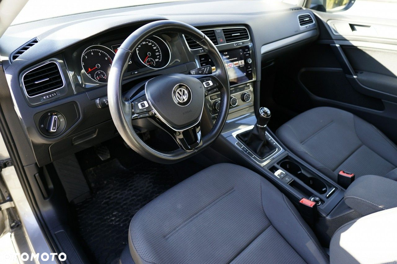 Volkswagen Golf - 8