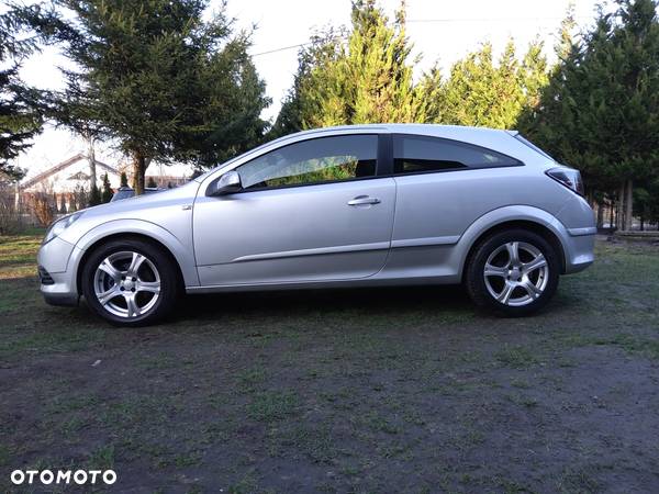 Opel Astra III GTC 1.6 Enjoy - 9