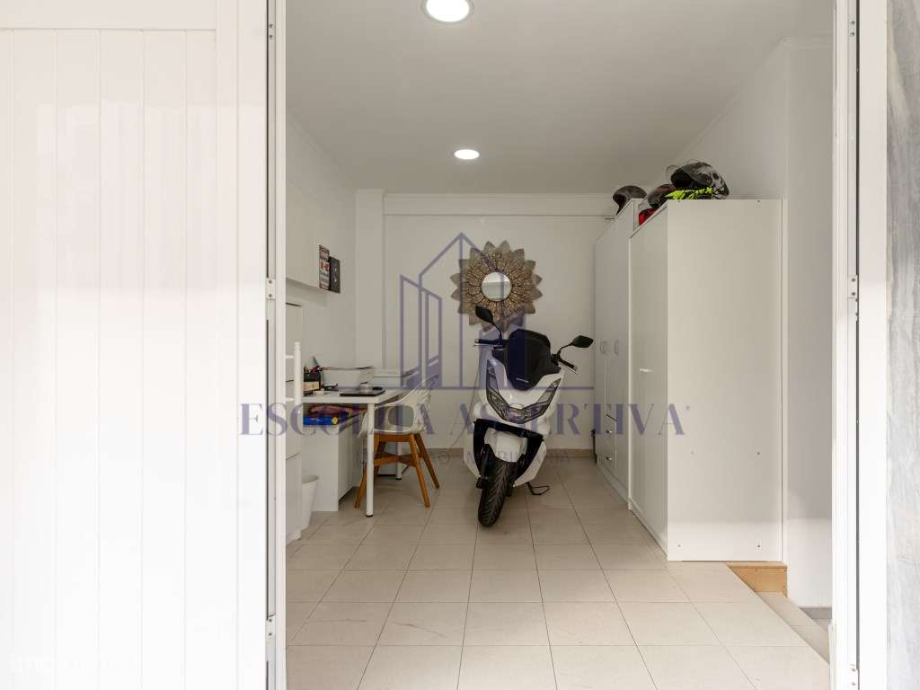 Loja com 95m2 transformada em apartamento T2-25