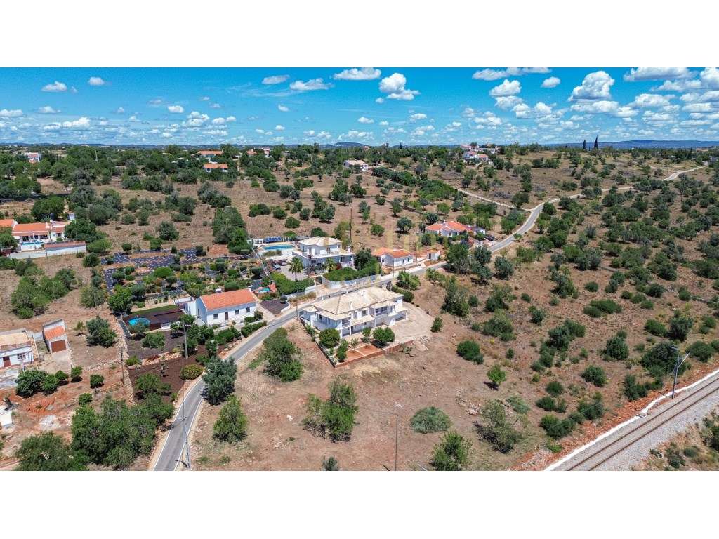 Moradia com 2 quartos e boas vistas-26