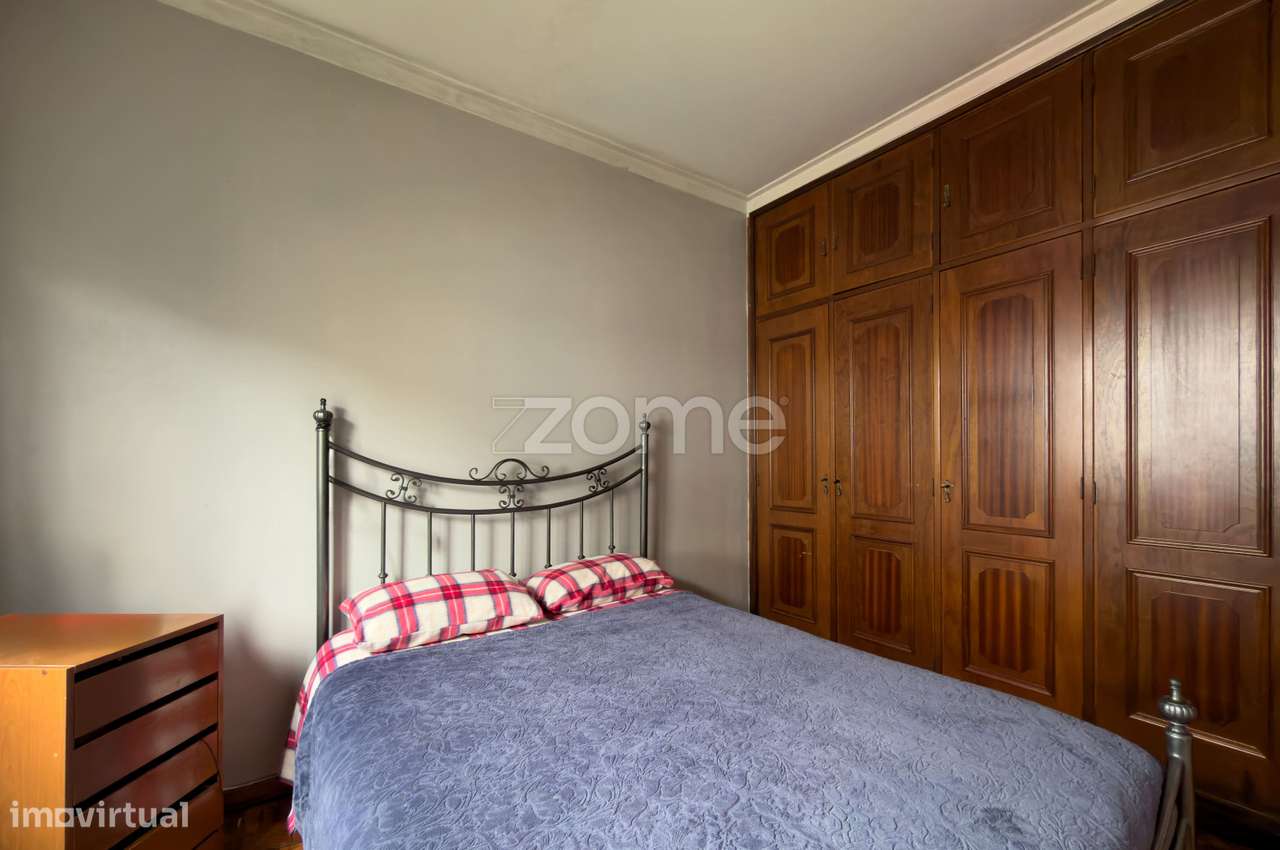 Moradia T4 c/ garagem e 435m2 de terreno - Famões-17