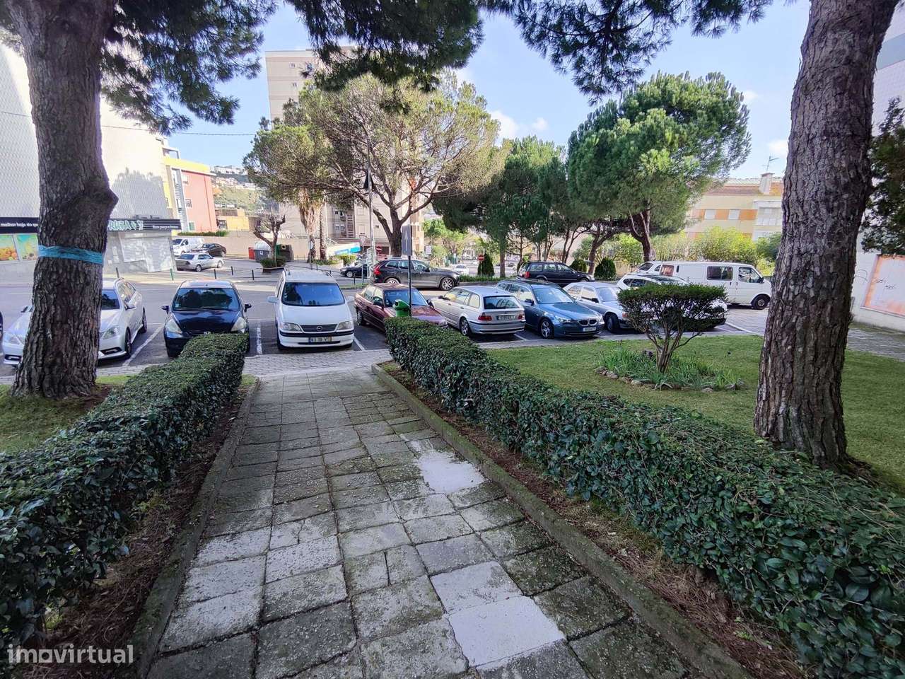 Loja Espaçosa no Centro da Póvoa de Santo Adrião – Odivelas - Grande imagem: 2/5