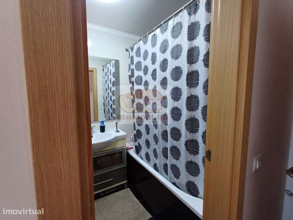 Apartamento T4 com varanda e vista desafogada - 5 minutos do centro-11