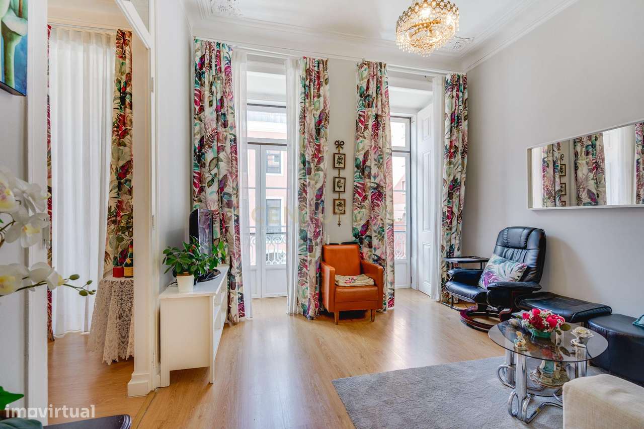 Apartamento de Charme com Jardim Privativo e Capela | Alcântara, Lisbo-0