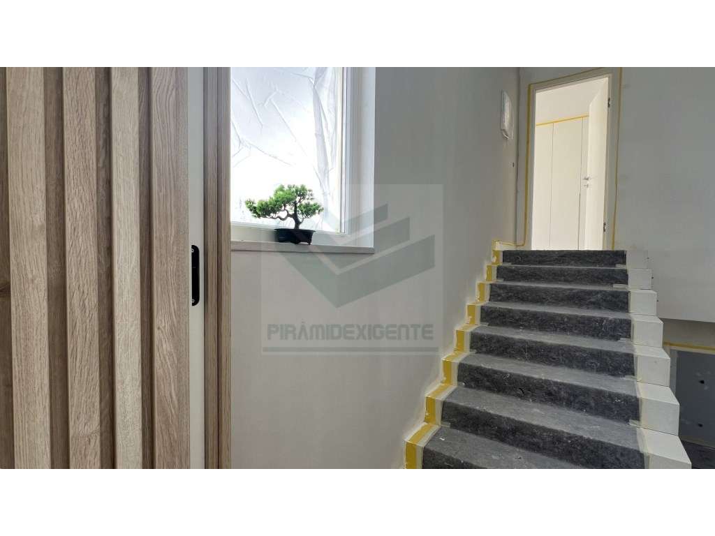 Moradia Isolada 4 Suítes, Piscina, Cave 43m2 - AZEITÃO-22