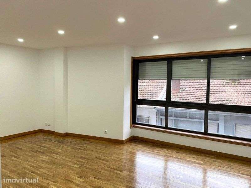 Apartamento Arrendar - Junto Av. da Republica, V.N.Gaia - Grande imagem: 4/10