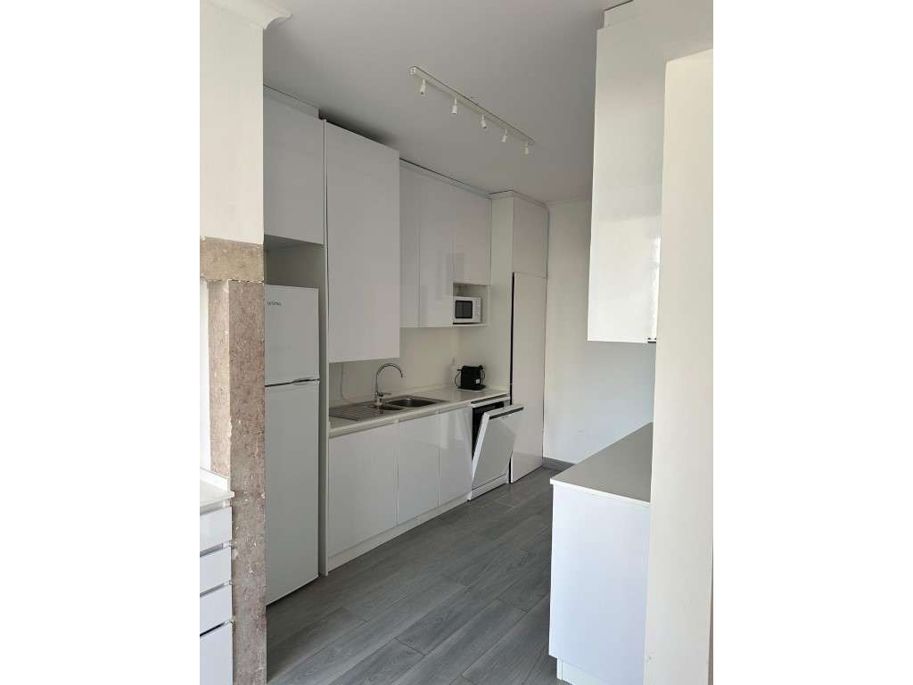 Apartamento T4 Arrenda - Entre o Rato e a Avenida da Liberdade - Grande imagem: 4/12