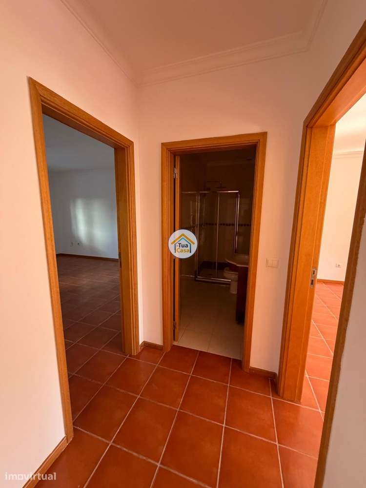 Moradia T4 no centro de Cantanhede com dois pisos e terraço.-15