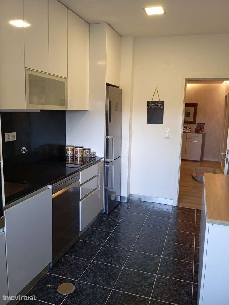 Fantástico apartamento T2 com terraço em condomínio fechado em Canelas-8