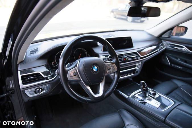 BMW Seria 7 740d xDrive - 13