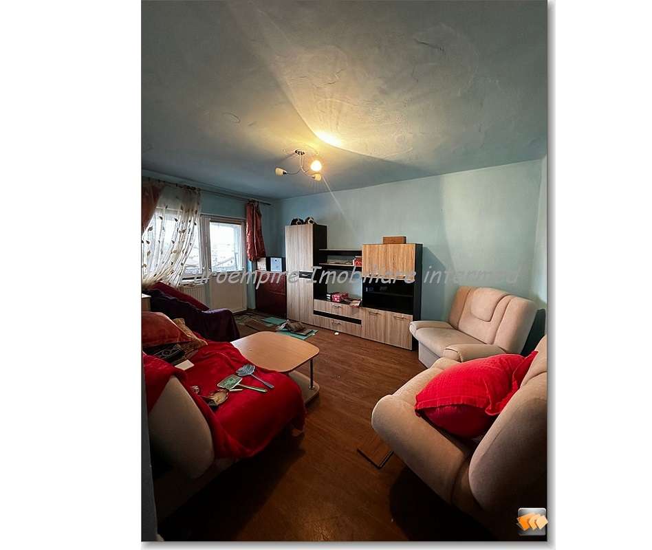 Apartament 2 camere decomandate zona Poarta 6-1