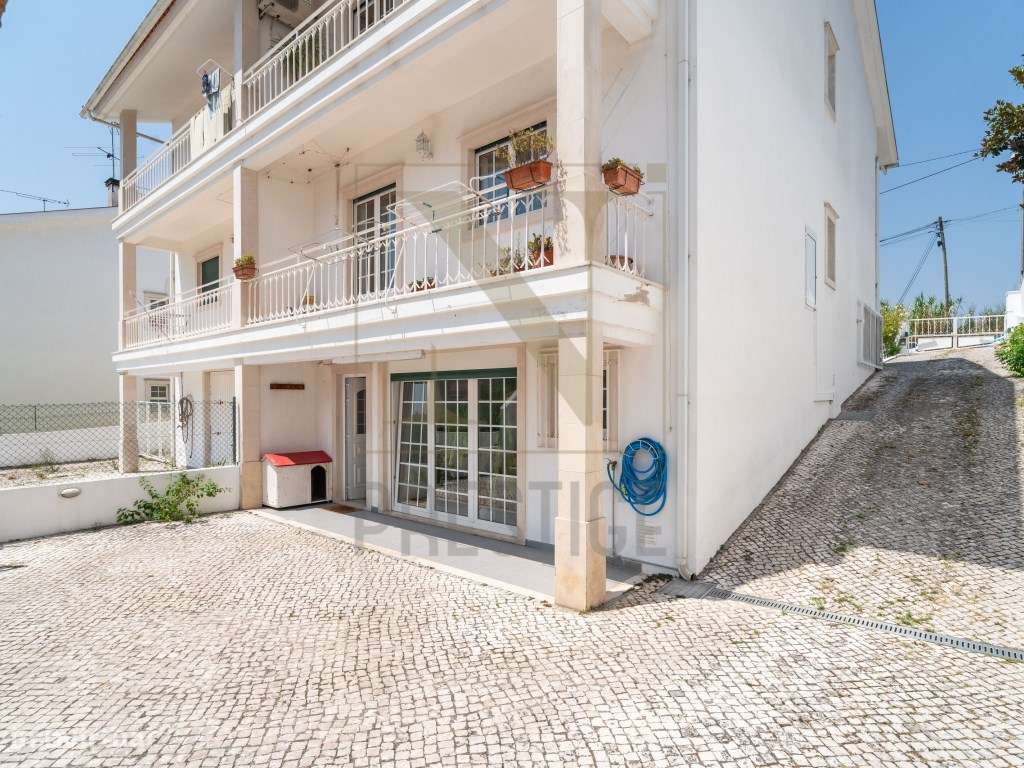 Moradia T3 + 1 em Eiras-31