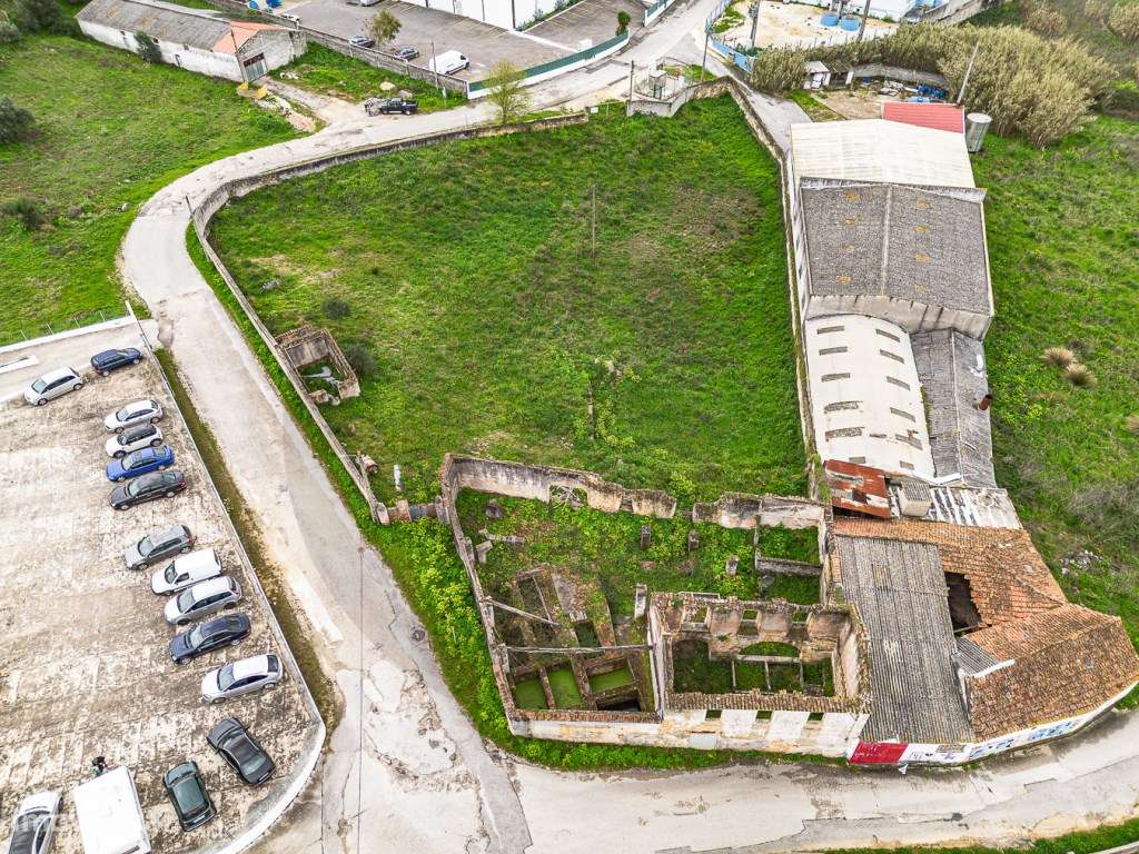 Armazém e terreno industrial para demolir ou reconstruir - Infraest... - Grande imagem: 3/9