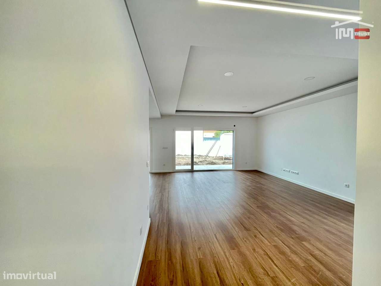 Moradia Térrea T3+1 com Áreas Amplas em Fernão Ferro | Terreno 380...-9