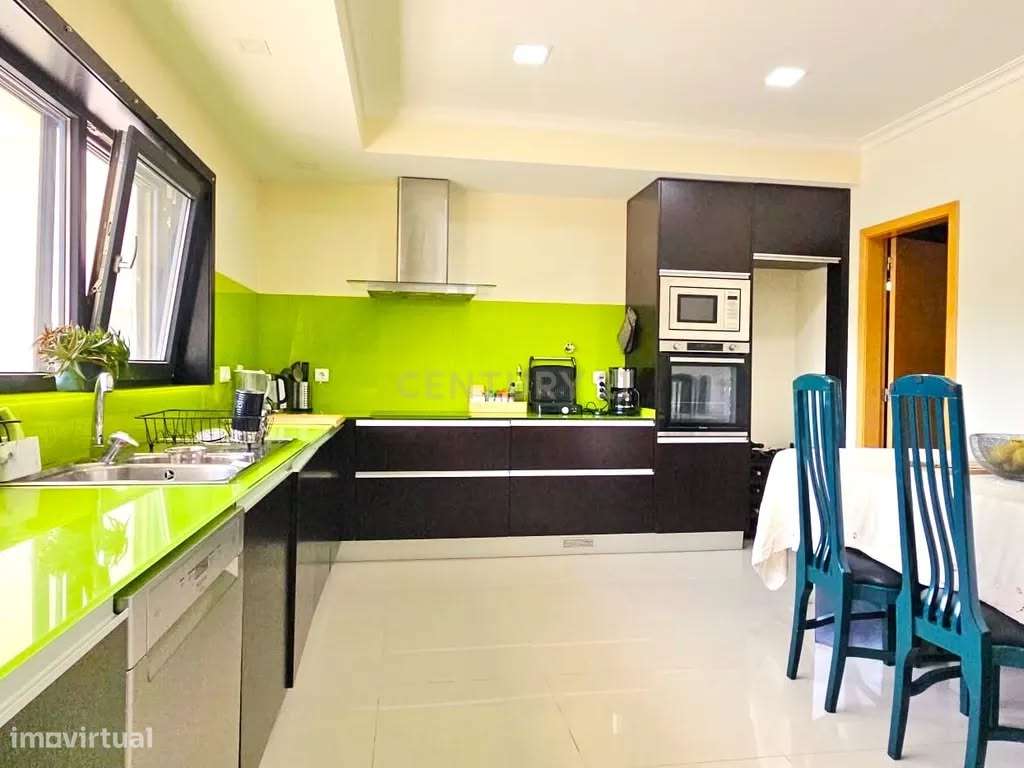 Moderna Moradia T4 com Piscina em Aldreu, Barcelos-9
