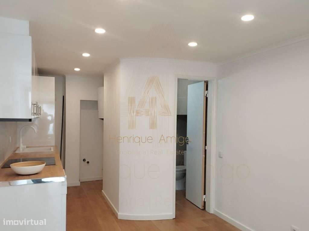 Fantástico prédio no centro de Sesimbra - Grande imagem: 5/23