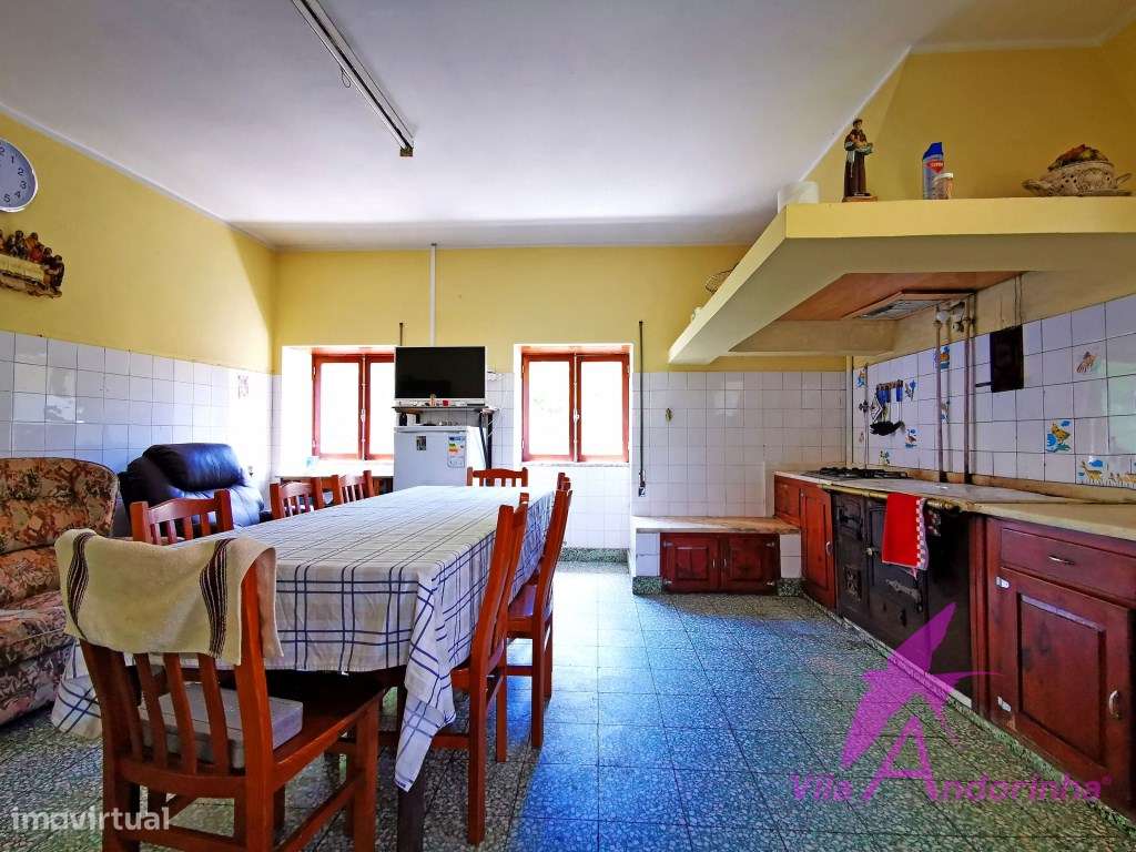 Quintinha T5 independente em Alvarães com 769 M2 de área coberta - Grande imagem: 2/38