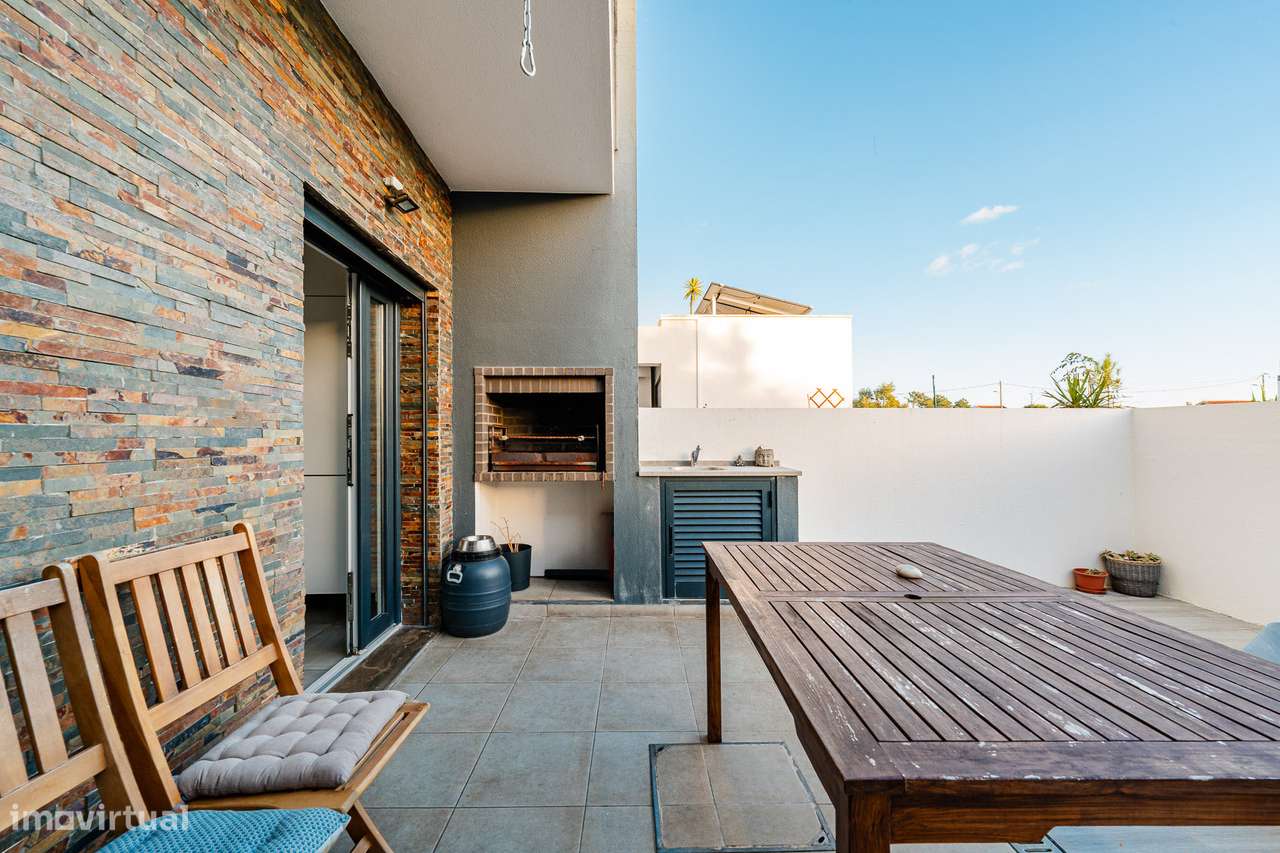 Moradia T3 com Garagem - Fernão Ferro-40