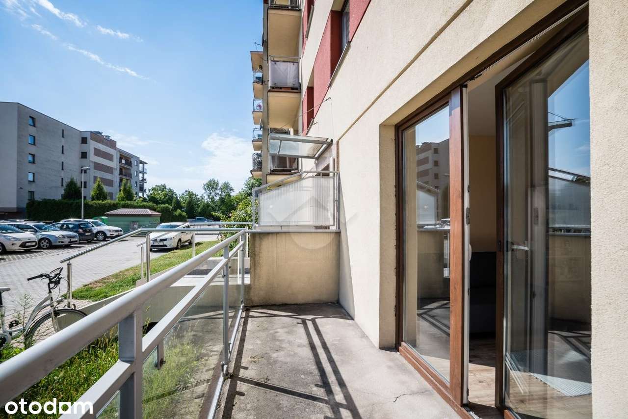 Kawalerka, balkon, zamknięty teren, budynek 2010, parking, tramwaj-8