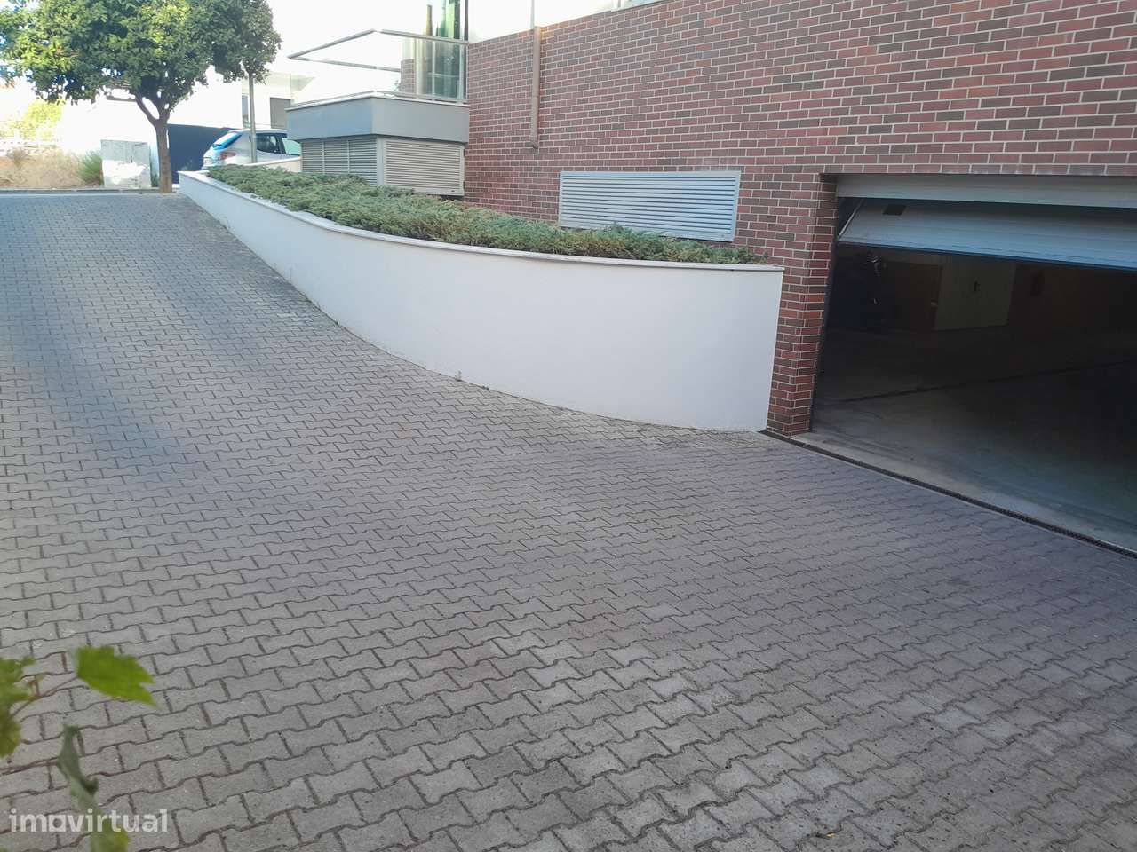 Loja C/ Cave + Garagem Box-13