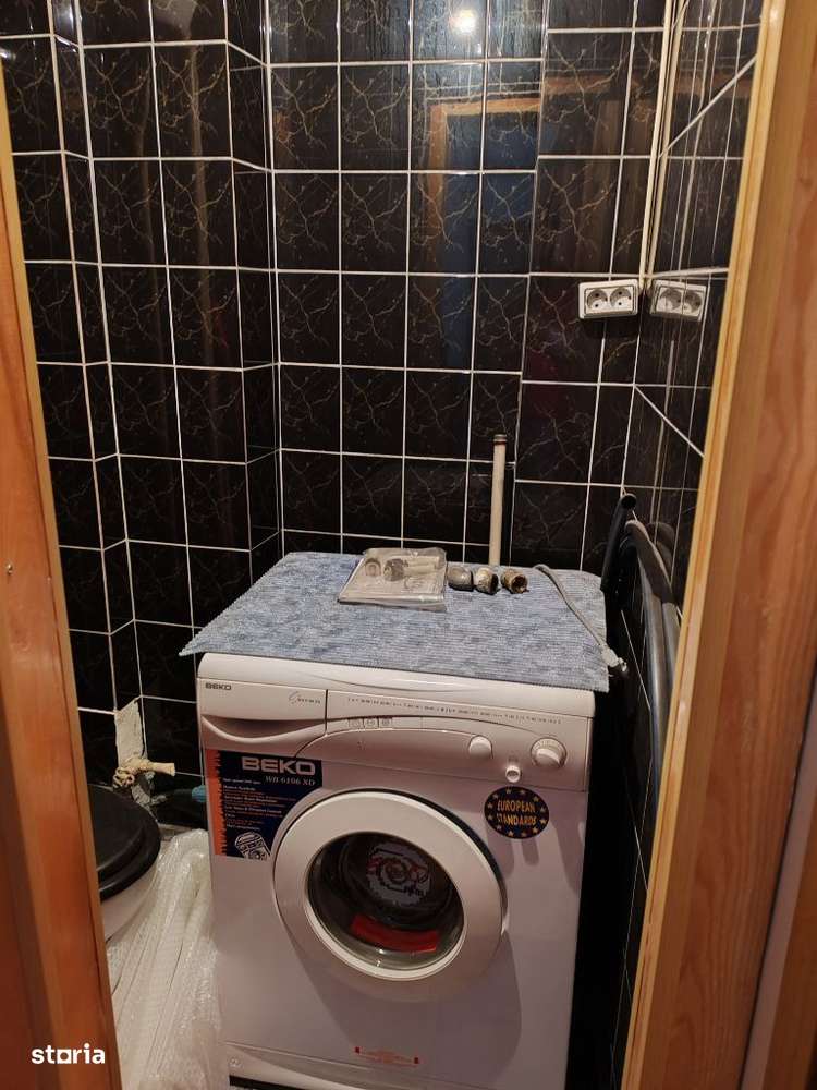 Vând apartament cu 3 camere et 3 din 4-3