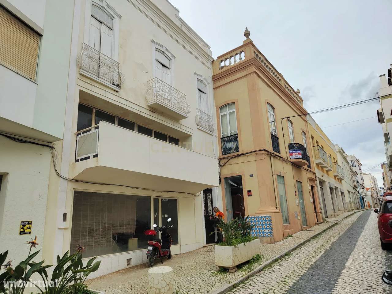 Prédio de 3 pisos de uso misto, zona ribeirinha, zona ARU.-17