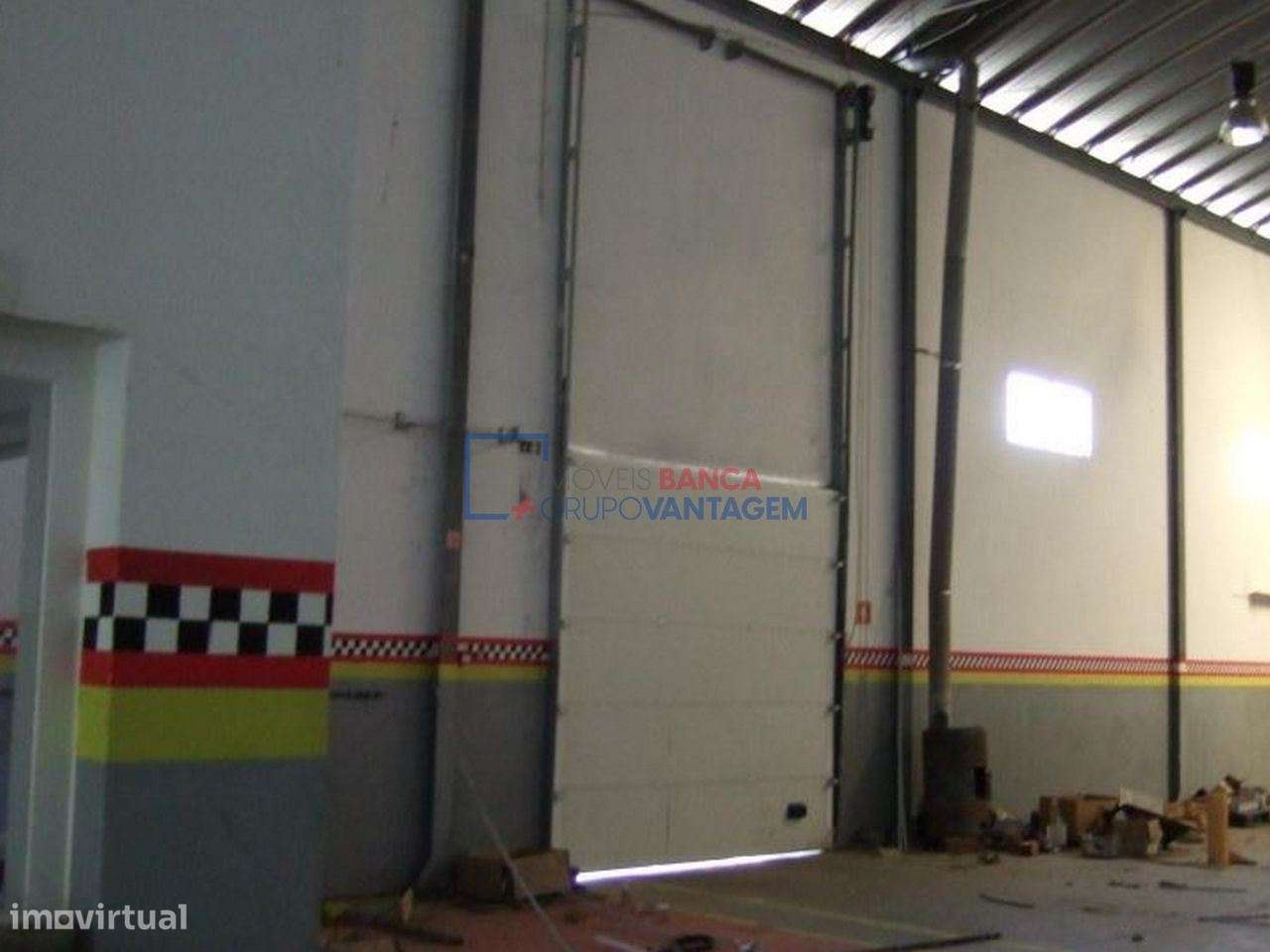 Edificio destinado a serviços, 3 pisos com 1080m2 em Caia, Elvas - Grande imagem: 5/9